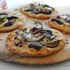 Mini Roasted Fennel and Mushroom Pizzas