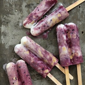 Blueberry Cabernet Cheesecake Poptails