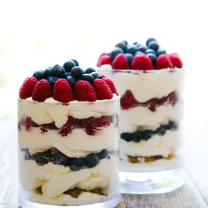 Berries’n’Cream Chocolate Chip Trifle